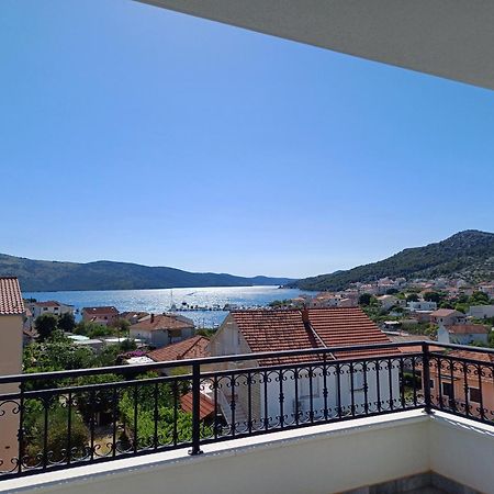 Villa Barbara & Zoran With Free Parking And Heated Swimming Pool Сегет-Враница Экстерьер фото