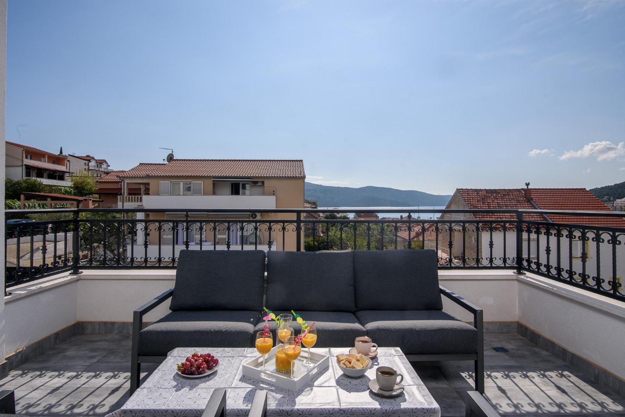 Villa Barbara & Zoran With Free Parking And Heated Swimming Pool Сегет-Враница Экстерьер фото