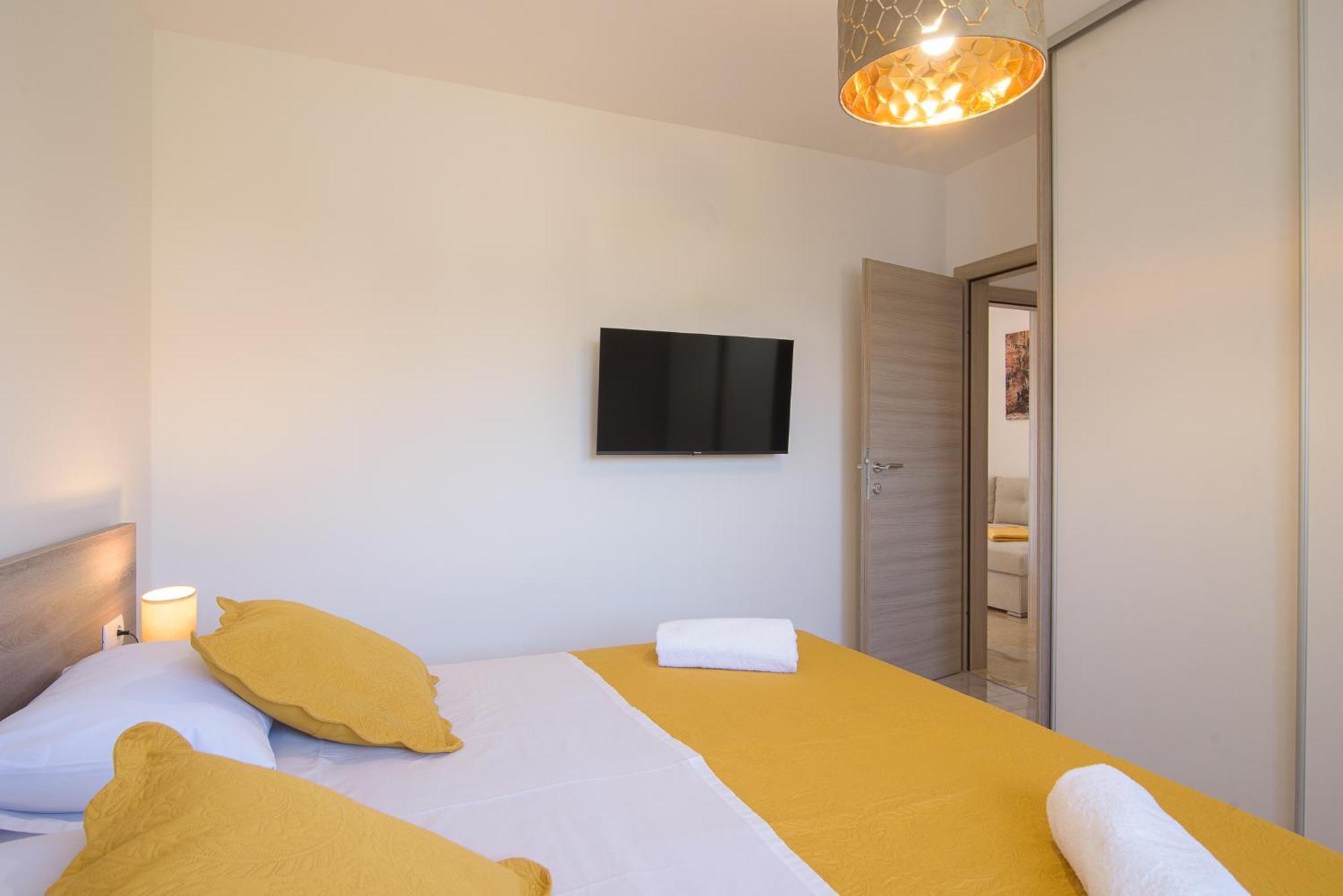 Villa Barbara & Zoran With Free Parking And Heated Swimming Pool Сегет-Враница Экстерьер фото