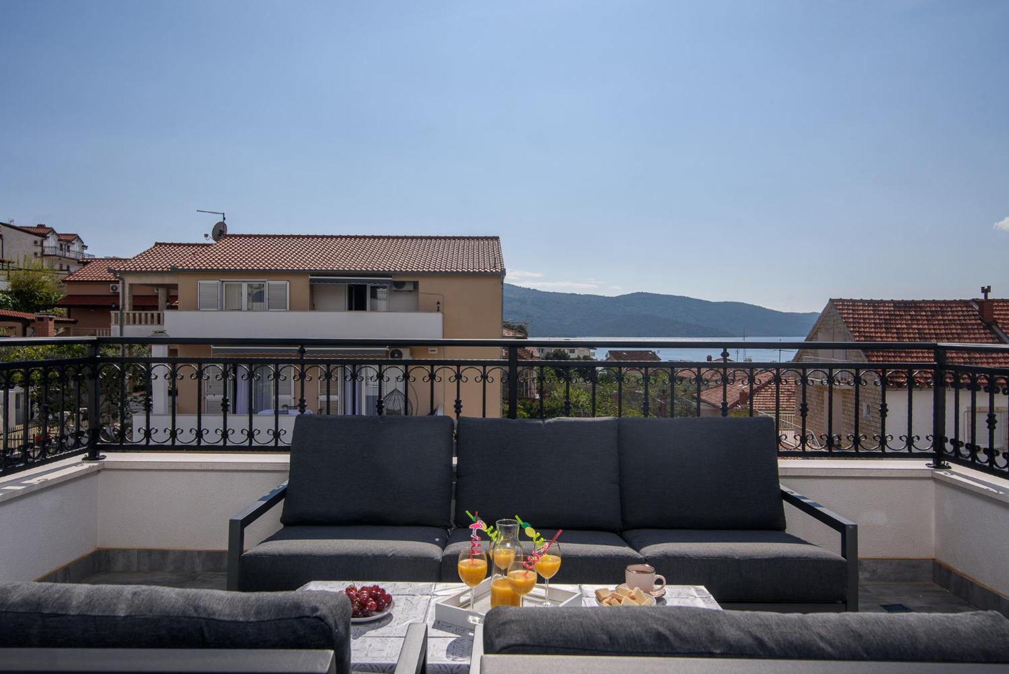 Villa Barbara & Zoran With Free Parking And Heated Swimming Pool Сегет-Враница Экстерьер фото