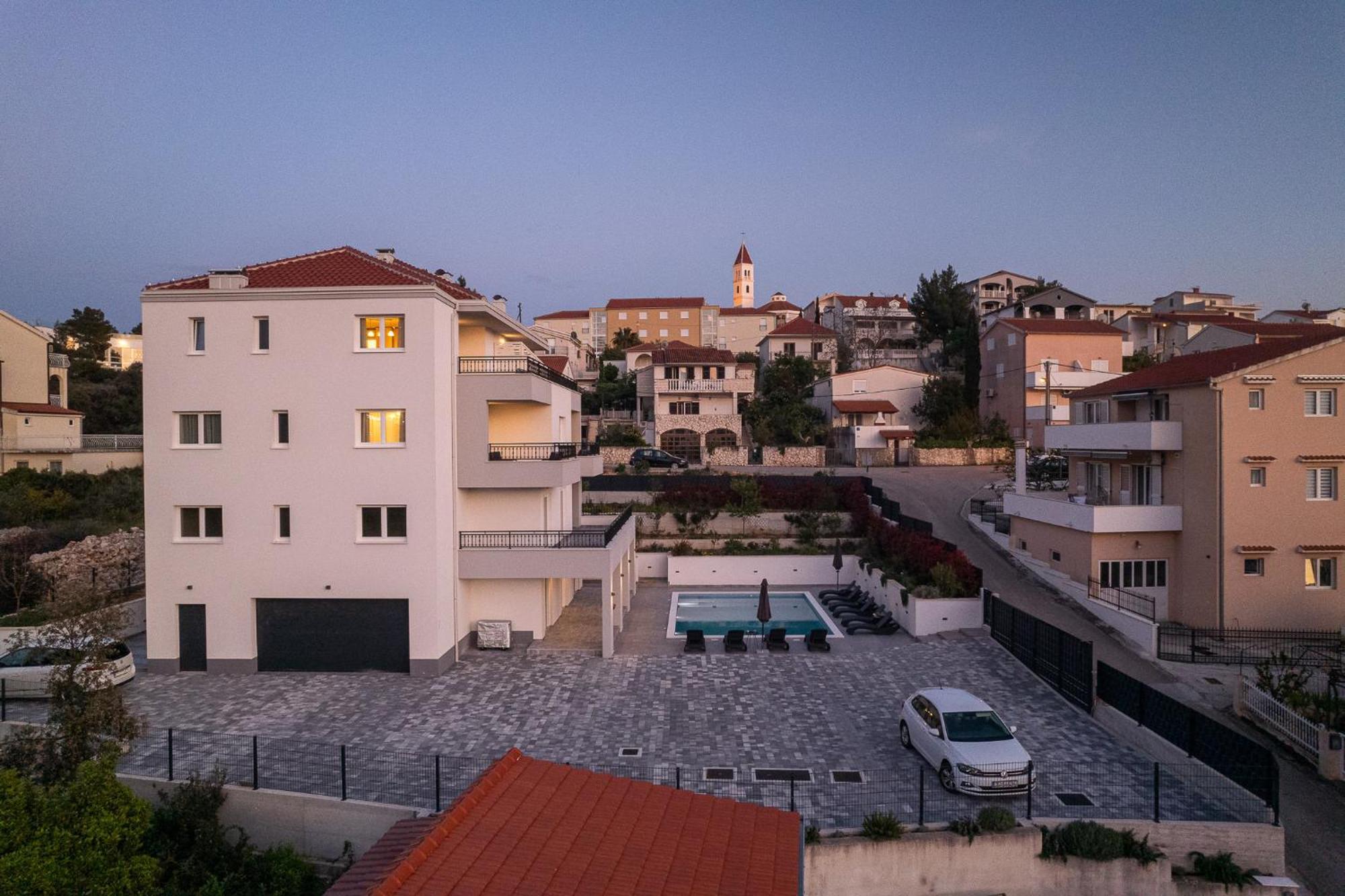 Villa Barbara & Zoran With Free Parking And Heated Swimming Pool Сегет-Враница Экстерьер фото