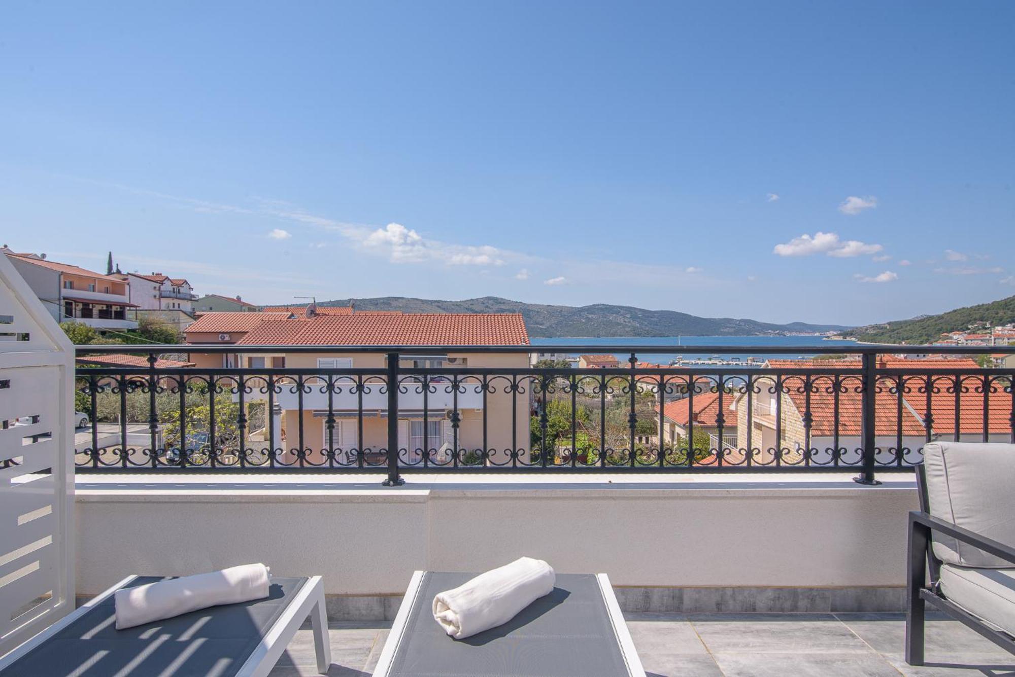 Villa Barbara & Zoran With Free Parking And Heated Swimming Pool Сегет-Враница Экстерьер фото