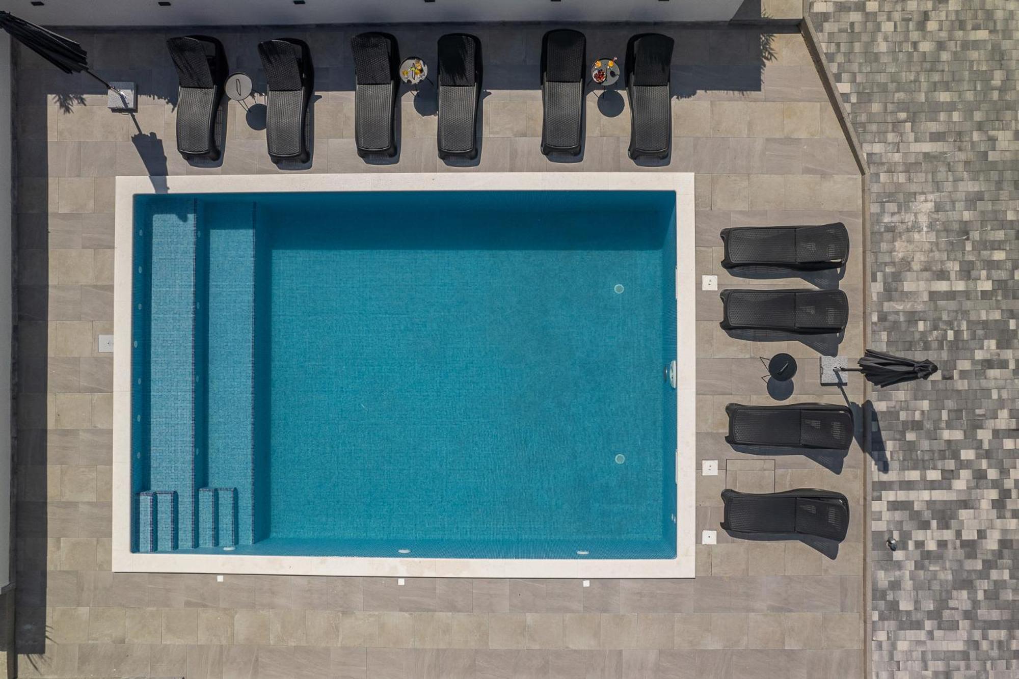 Villa Barbara & Zoran With Free Parking And Heated Swimming Pool Сегет-Враница Экстерьер фото