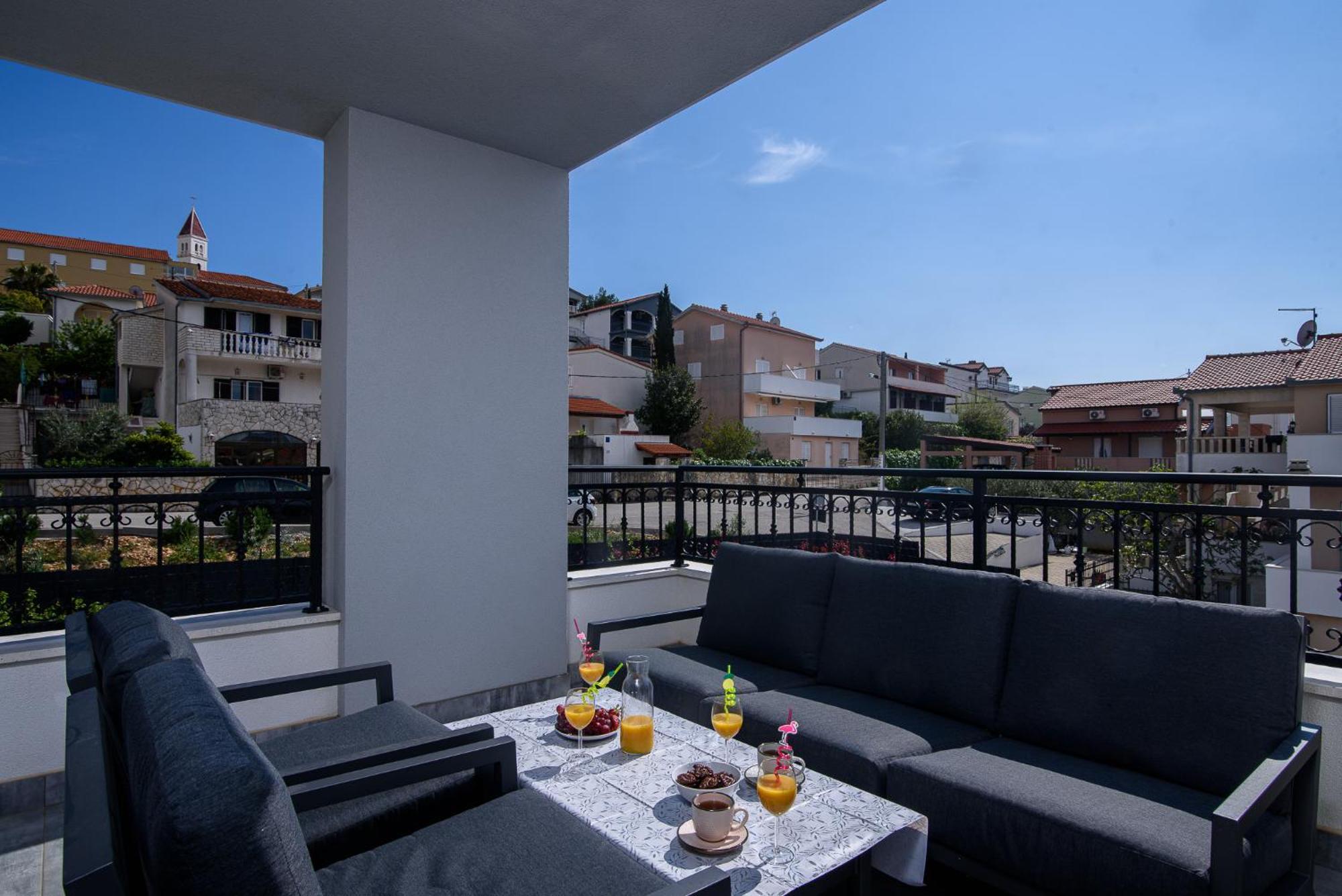 Villa Barbara & Zoran With Free Parking And Heated Swimming Pool Сегет-Враница Экстерьер фото