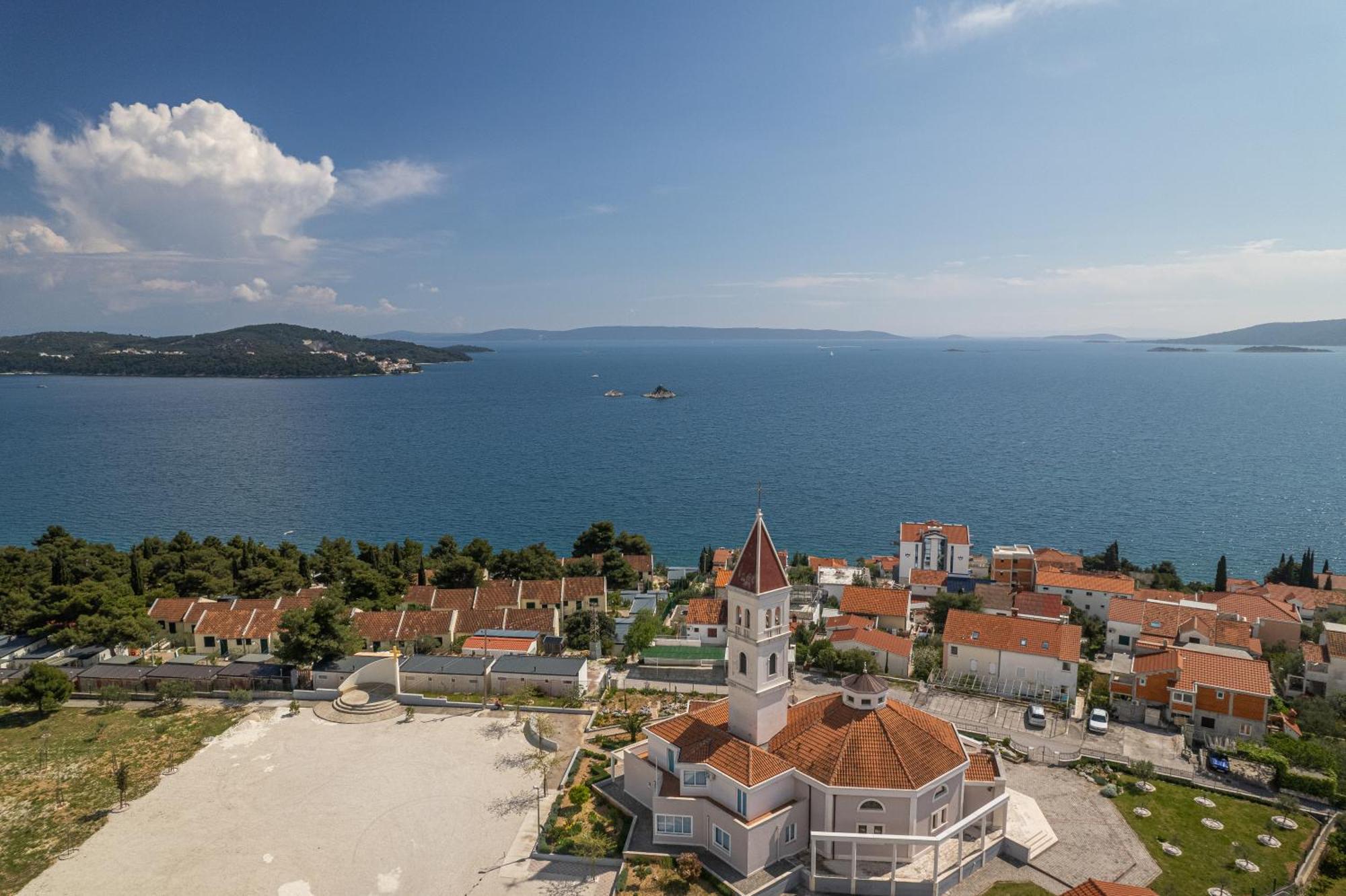 Villa Barbara & Zoran With Free Parking And Heated Swimming Pool Сегет-Враница Экстерьер фото