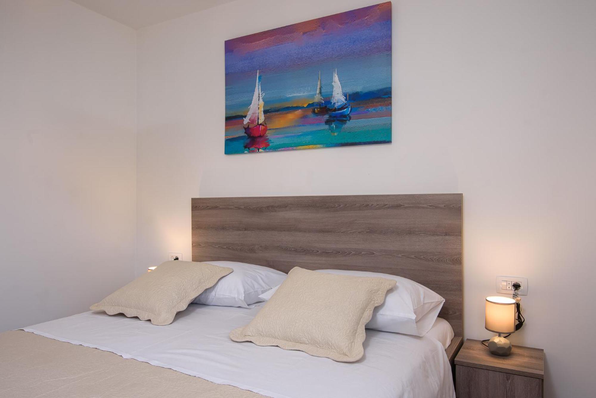 Villa Barbara & Zoran With Free Parking And Heated Swimming Pool Сегет-Враница Экстерьер фото