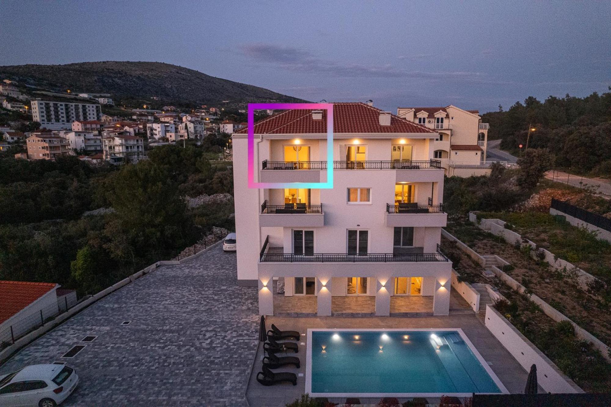 Villa Barbara & Zoran With Free Parking And Heated Swimming Pool Сегет-Враница Экстерьер фото