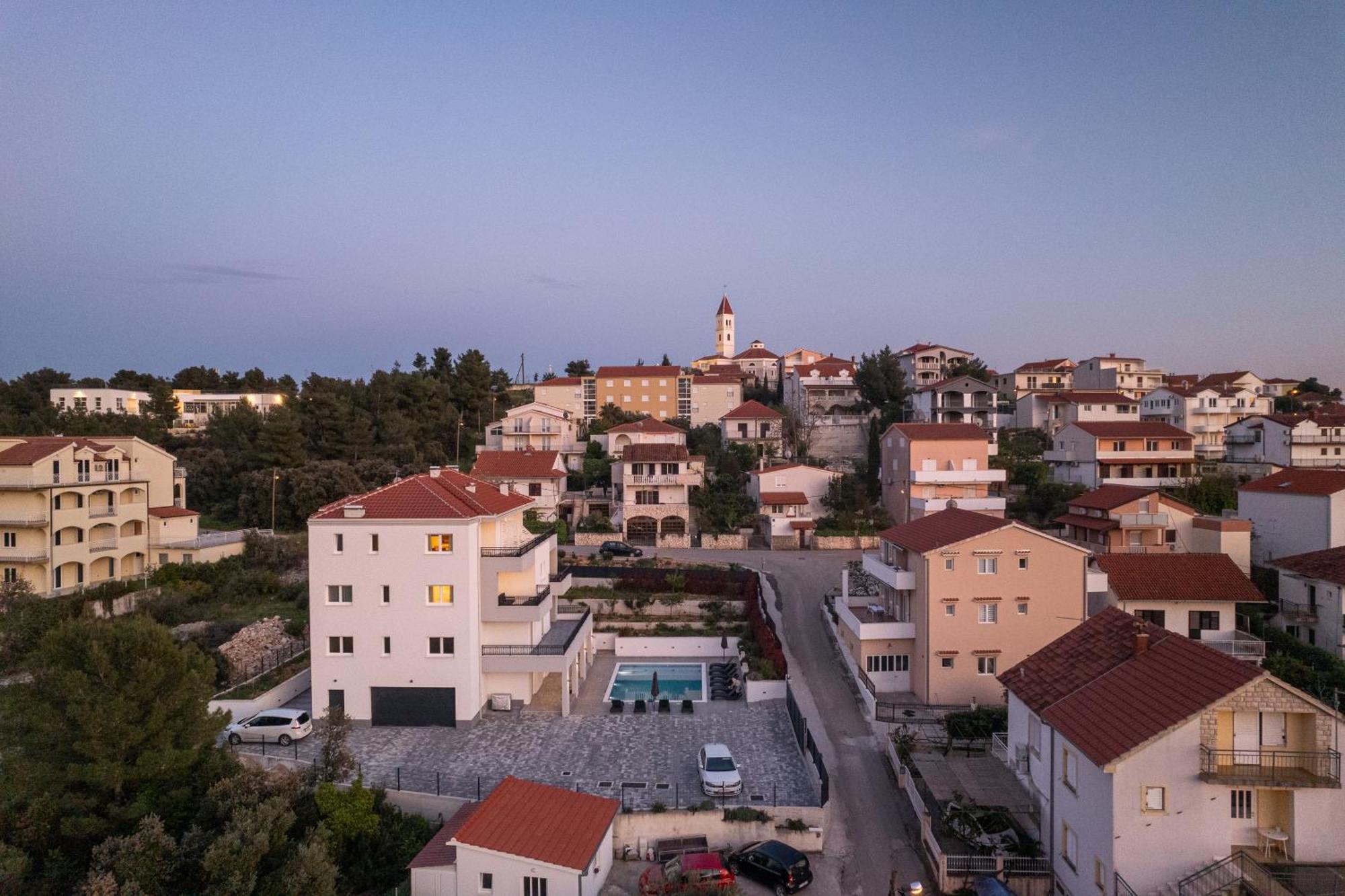 Villa Barbara & Zoran With Free Parking And Heated Swimming Pool Сегет-Враница Экстерьер фото