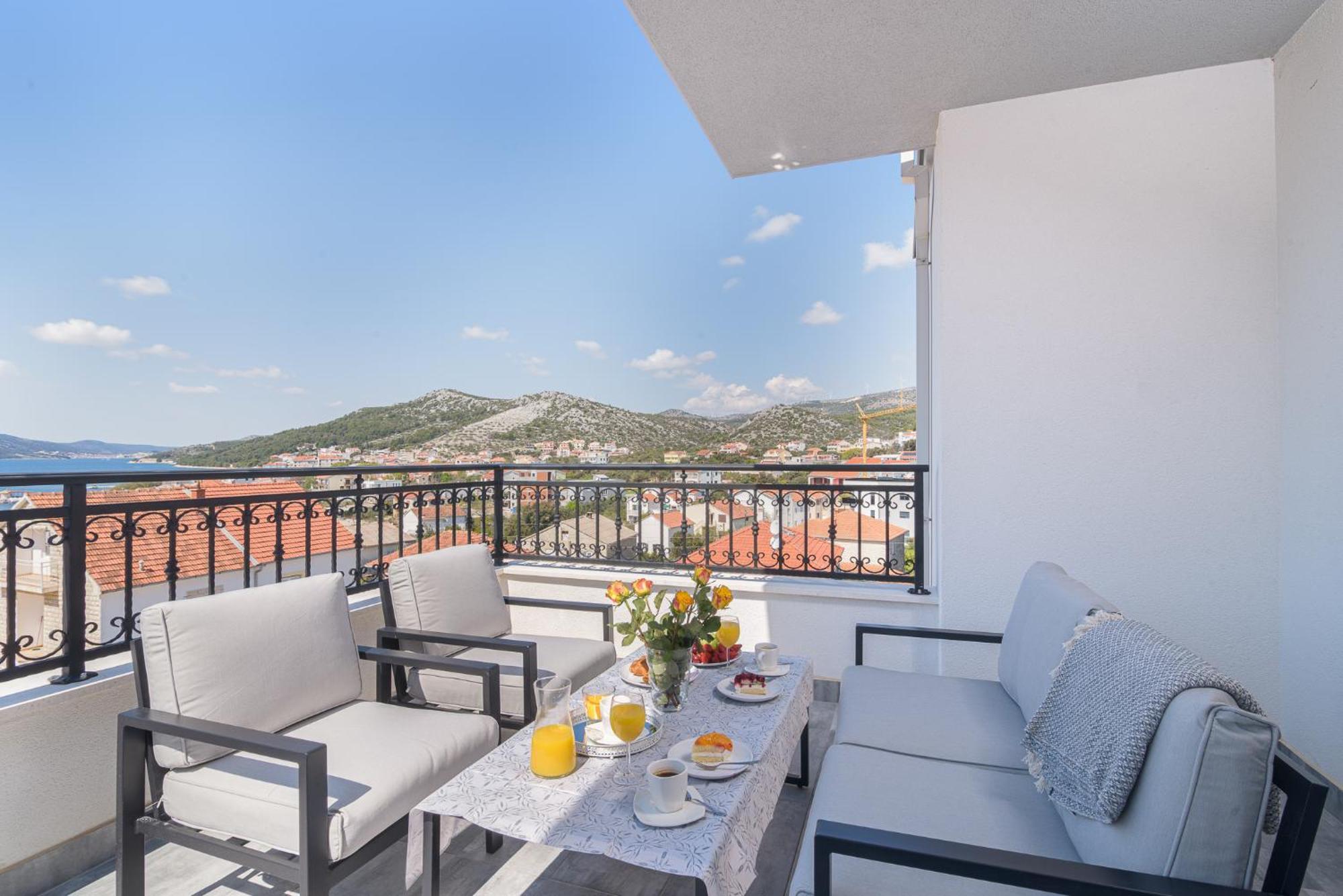 Villa Barbara & Zoran With Free Parking And Heated Swimming Pool Сегет-Враница Экстерьер фото
