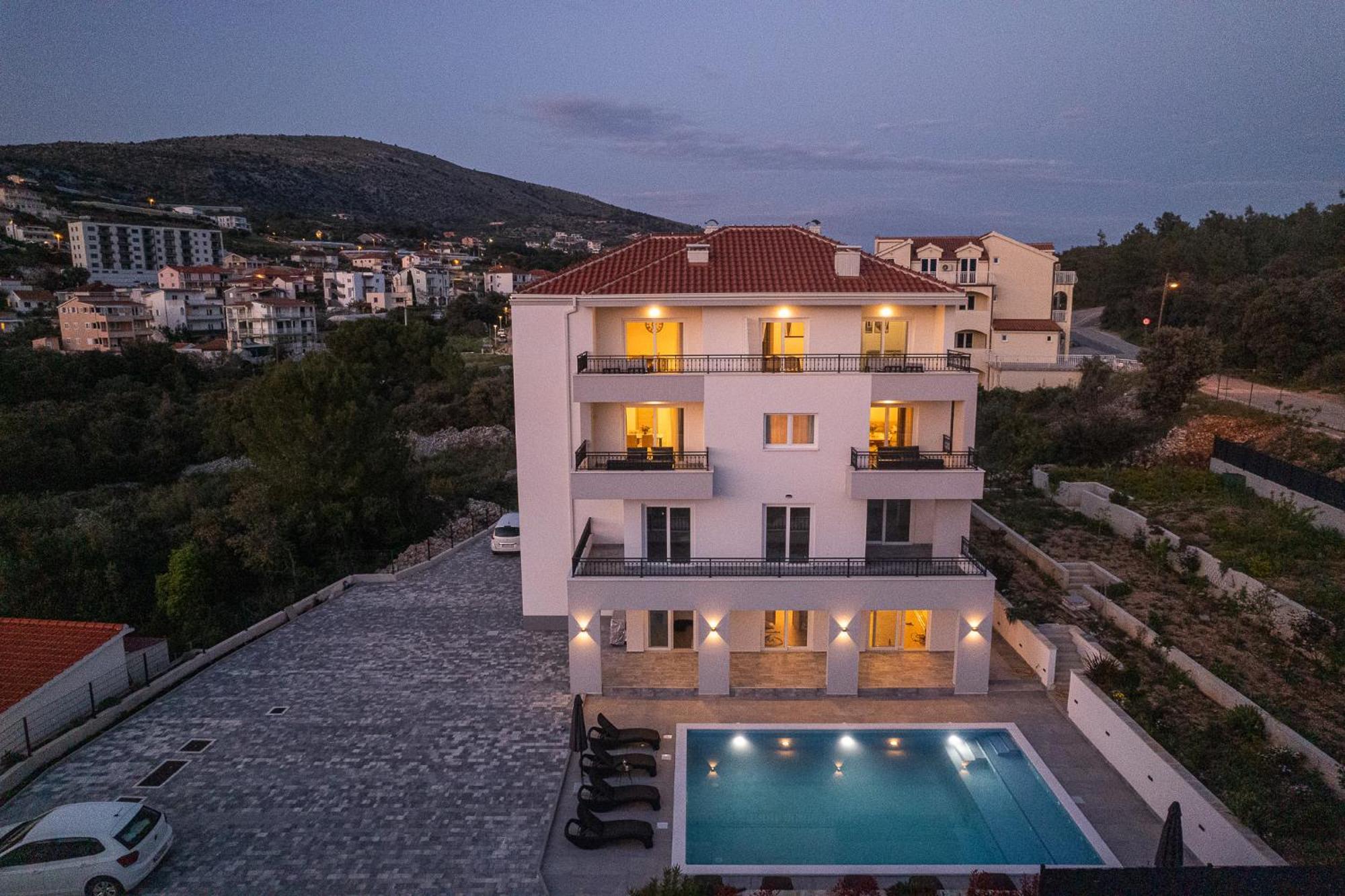 Villa Barbara & Zoran With Free Parking And Heated Swimming Pool Сегет-Враница Экстерьер фото